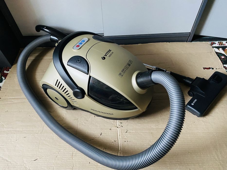 Продам пилосос Vitek 1800W аквафільтр