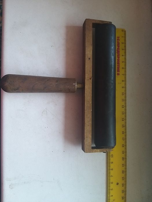 Уровень,    замок, пилка ,рулетки ,вольтметр