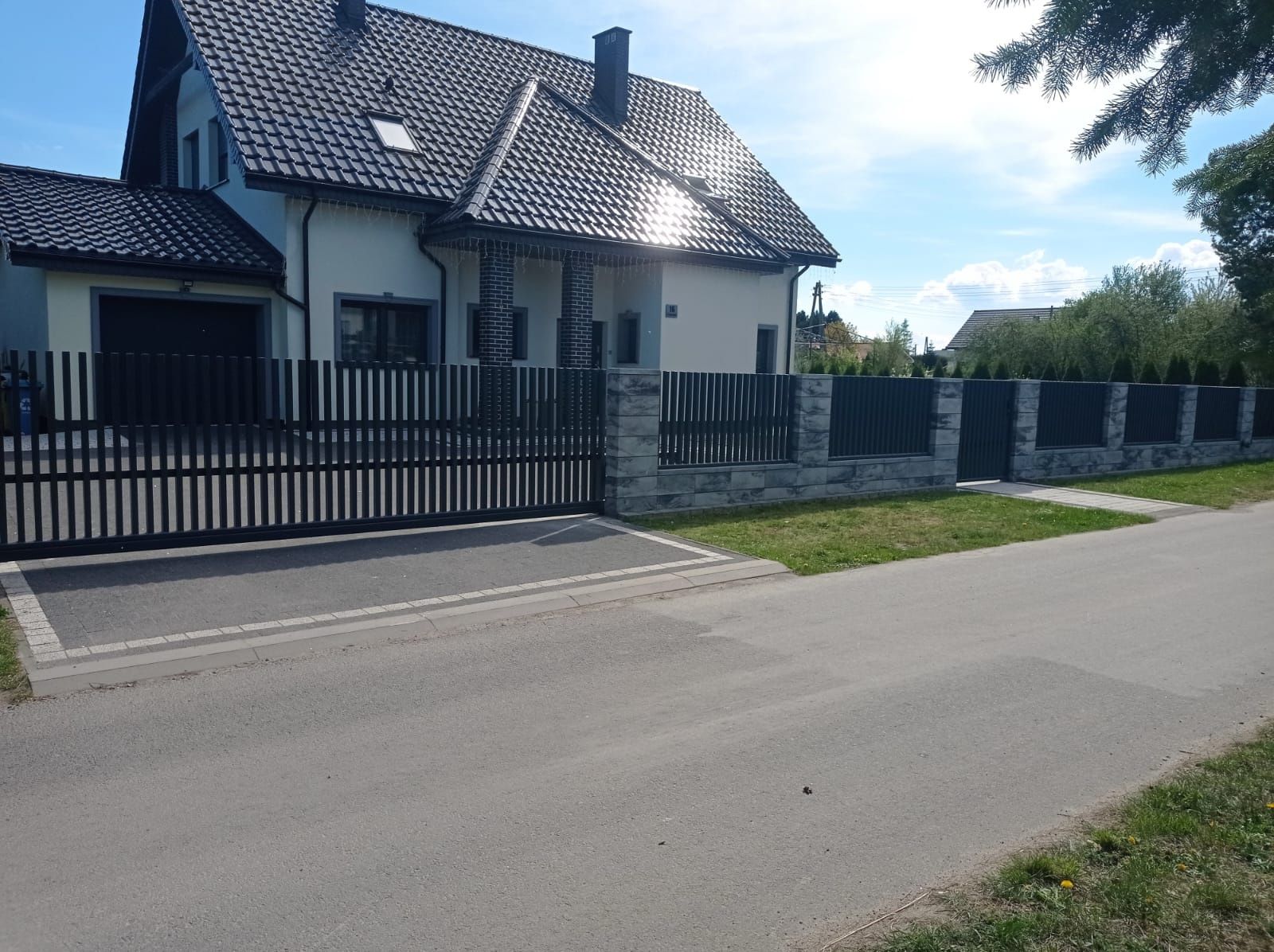 Brama wjazdowa, brama dwuskrzydłowa. Producent