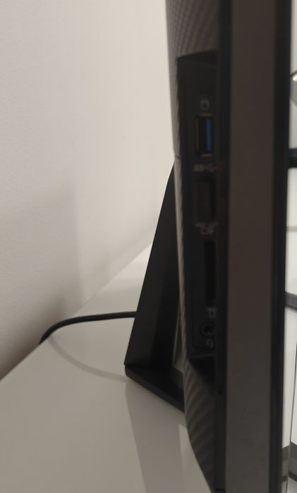 Lenovo AIO 700‑27ISH i7‑6700 27" FHD GTX 950A 8GB RAM SSD+HDD JBL