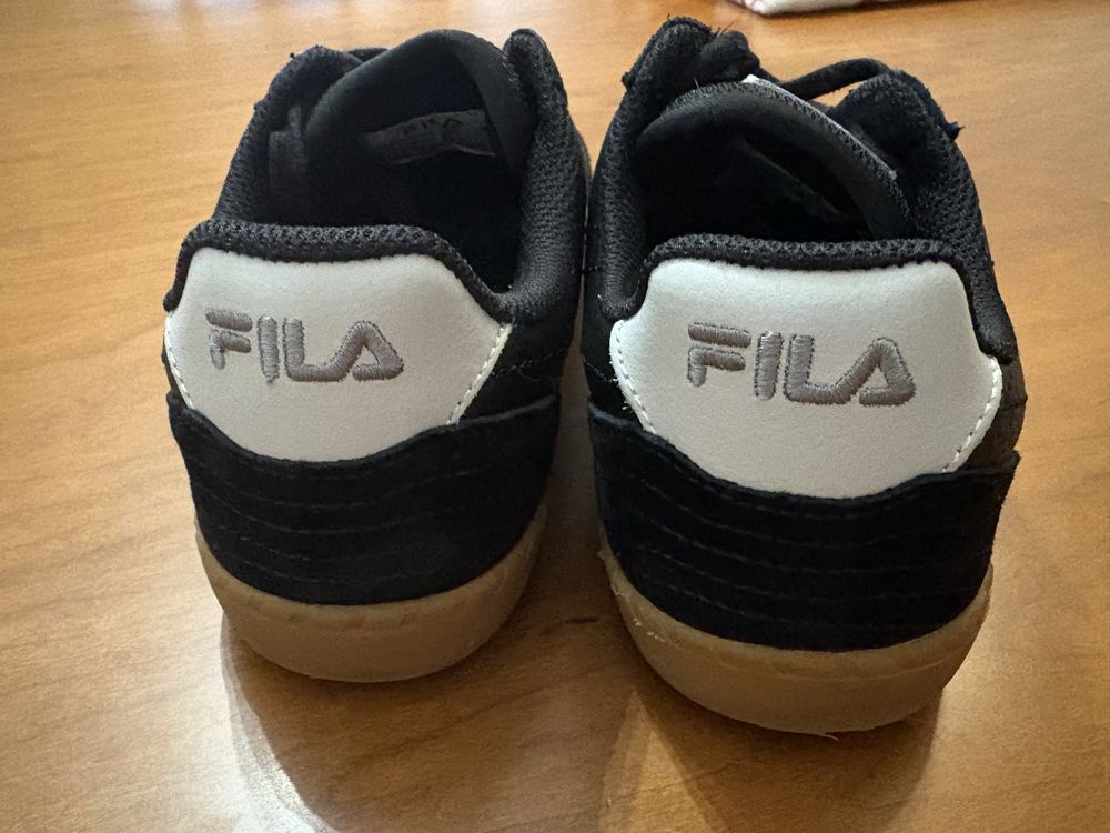 Sapatilhas FILA em pele e nobuck