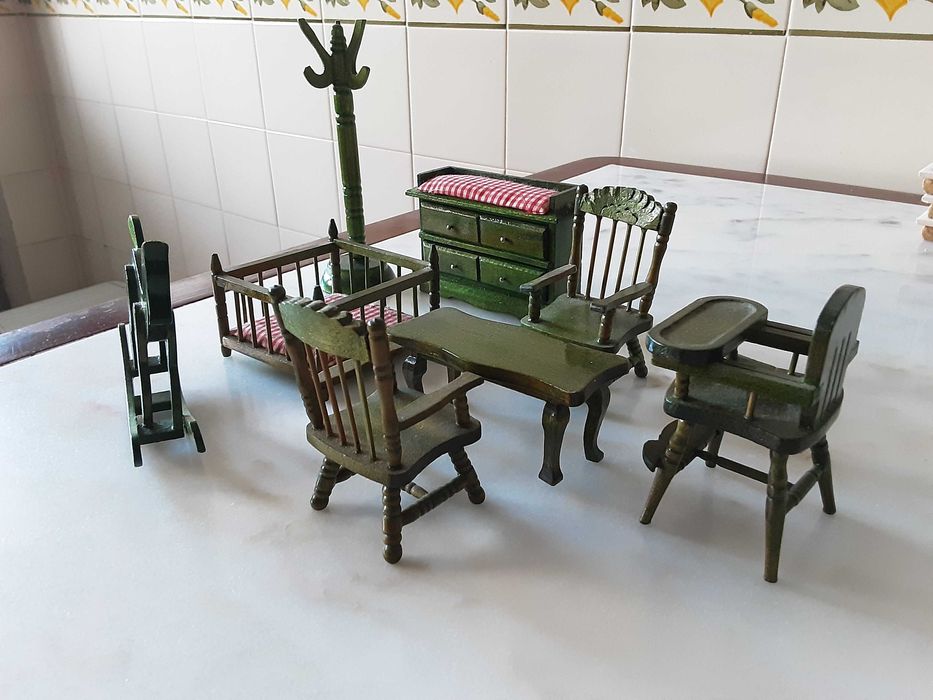 Miniatura mobília sala madeira,8 peças, cor verde, anos 90, como nova