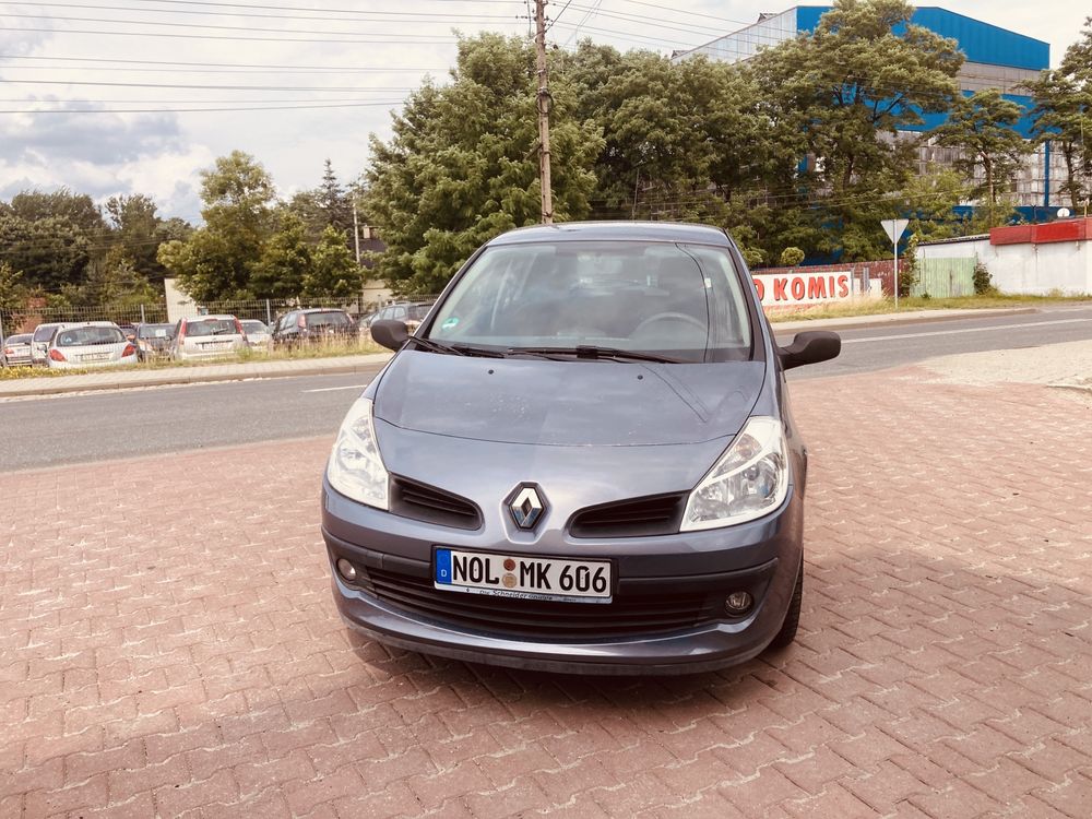 Sprzedam ładne clio rok 2006 poj 1.2 klima przeb 151 tys