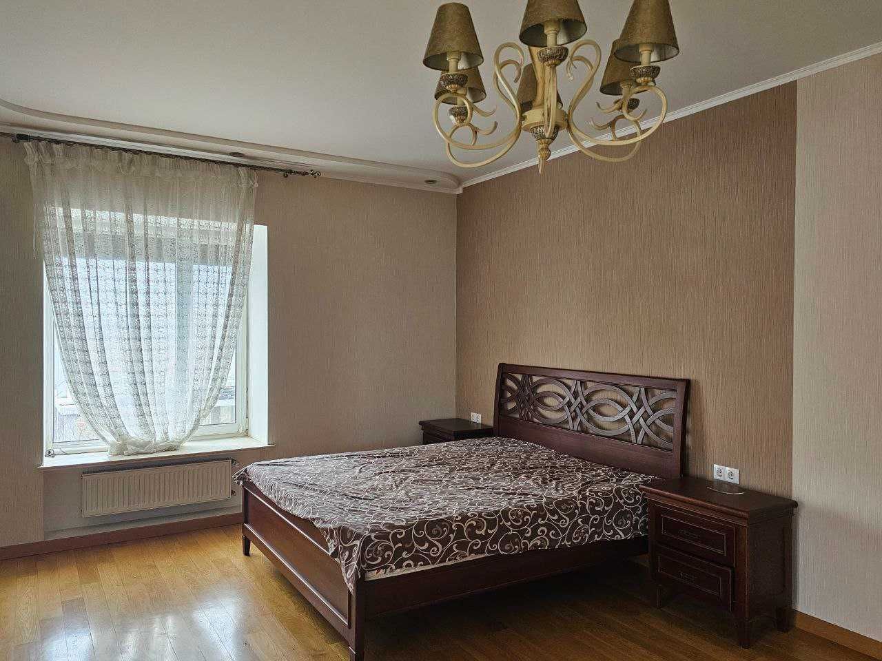 (4) Продам добротный  дом в Одессе.