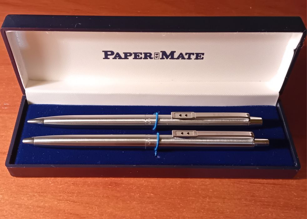 Długopis i ołówek marki PAPER MATE. Do zestawu Piórnik skórkowy