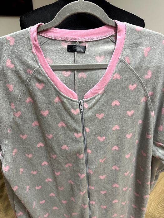 F & F pajac piżamka szara. w serduszka 20-22