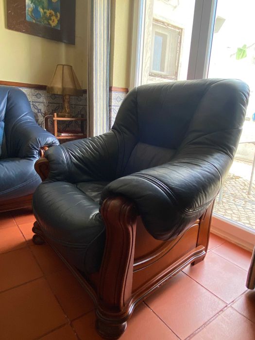 Conjunto de Sofás Azuis em Pele - Estilo Rústico e Confortável