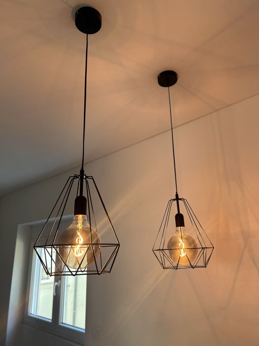 Vendo Candeeiro com lampadas inclusas.