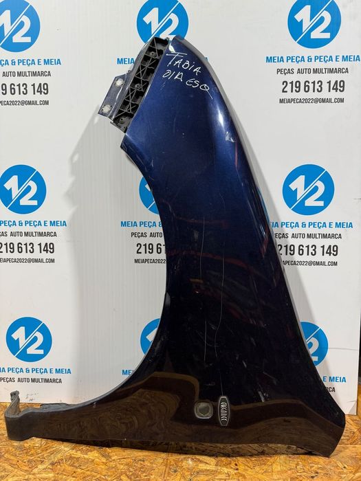 Guarda Lamas esquerdo Skoda Fabia de 2001