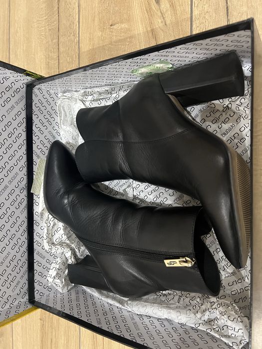 Ботильйони на каблуку шкіряні