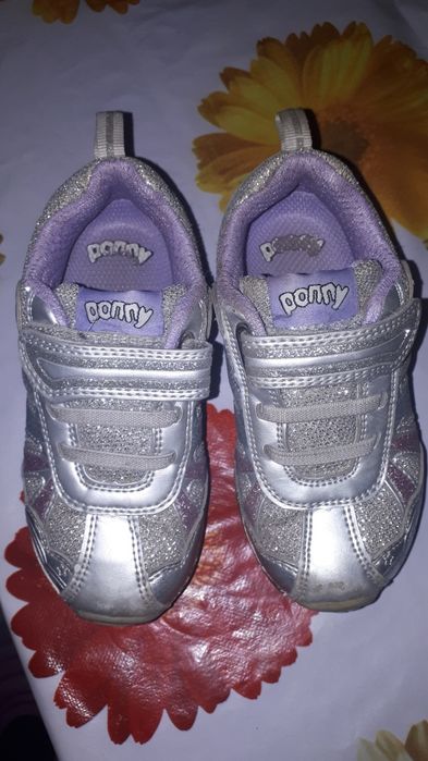 Кроссовки для девочки