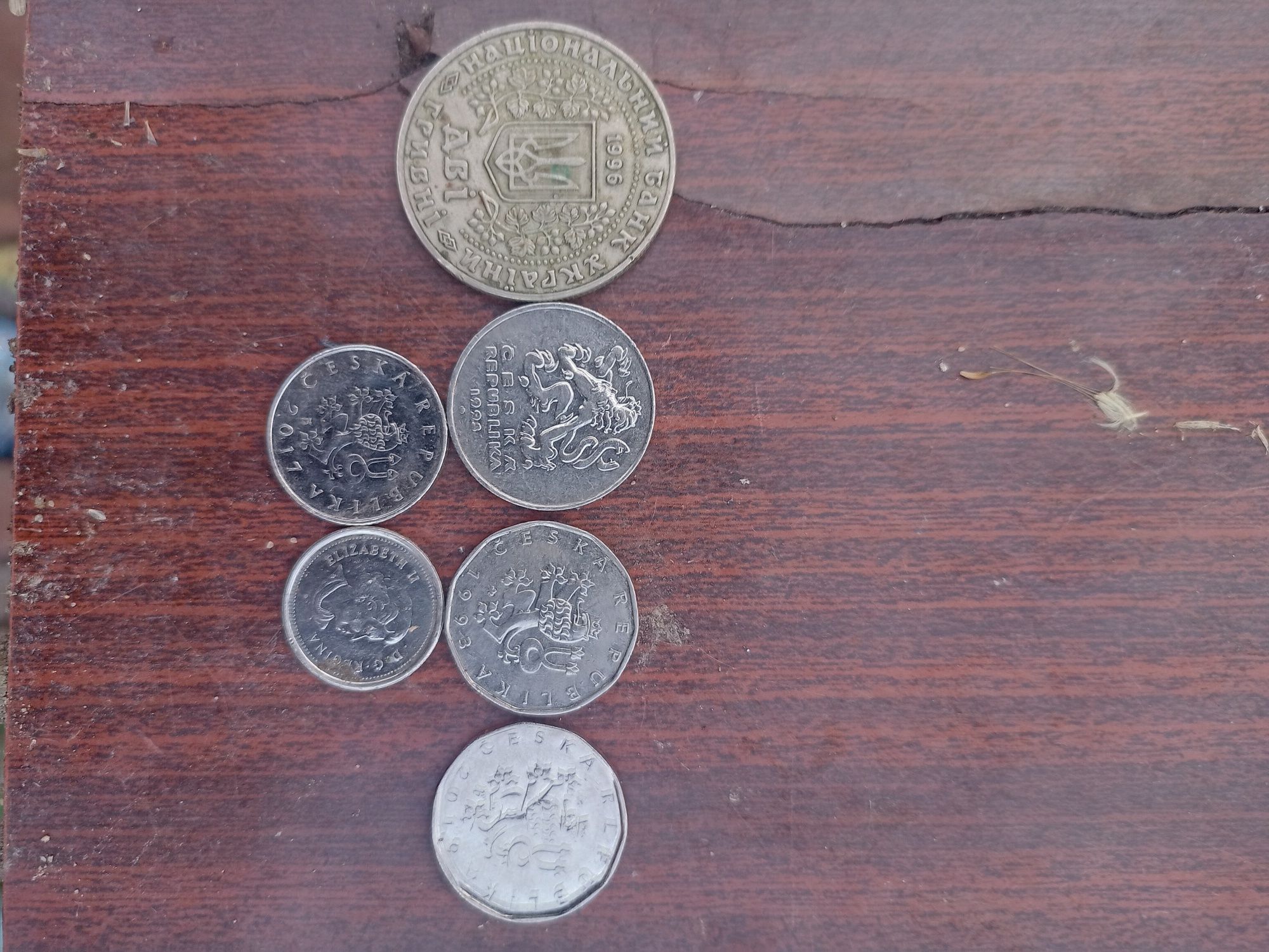 Продаю різні монети