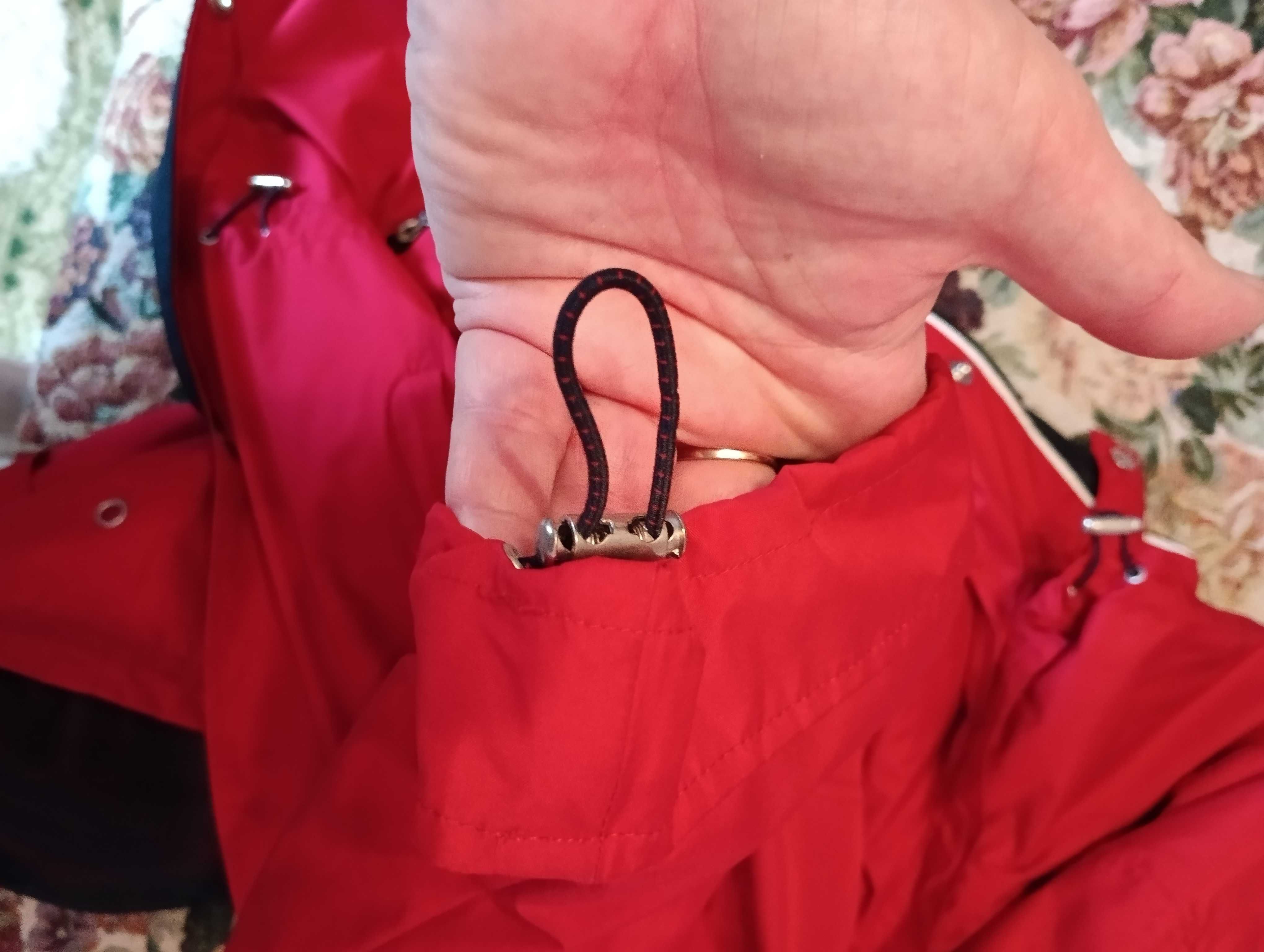 Куртка ветровка женская красивого красного цвета