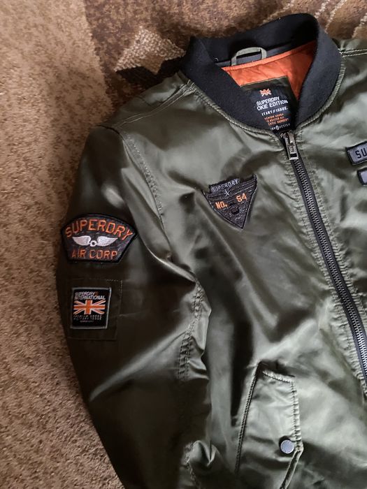 Бомбер (superdry)medium хороший стан