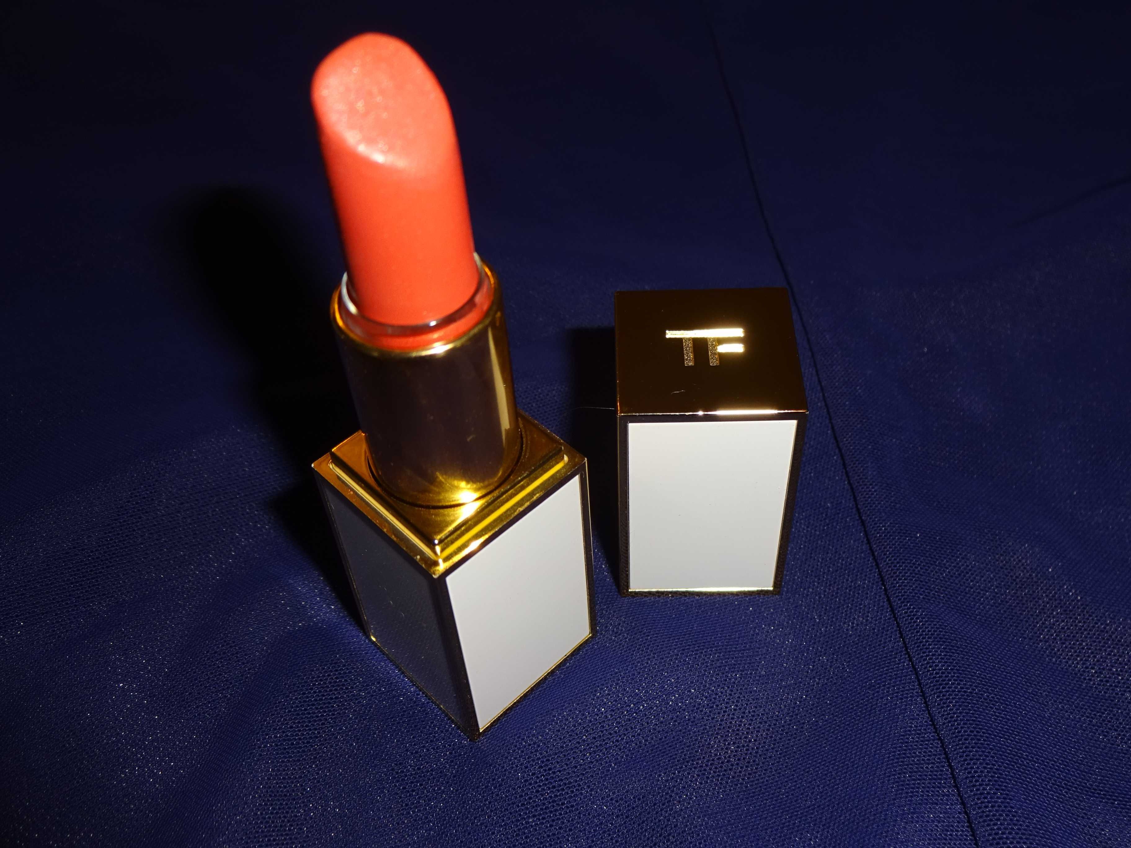 TOM FORD Sweet Spot brzoskwiniowa pomadka do ust z witaminami