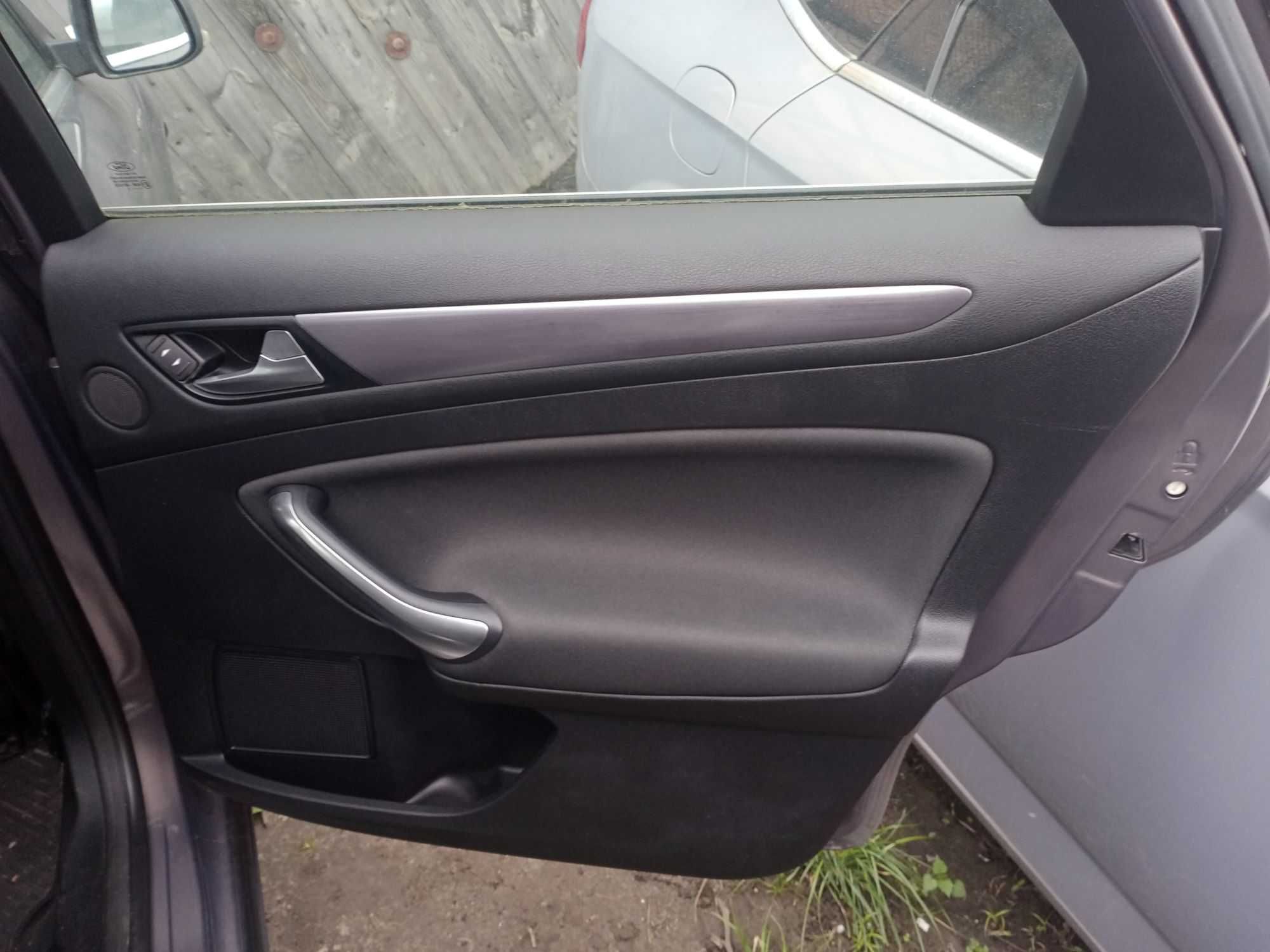 Ford Mondeo MK4 LIFT - Fotele Kanapa Boczki TITANIUM - EUROPA