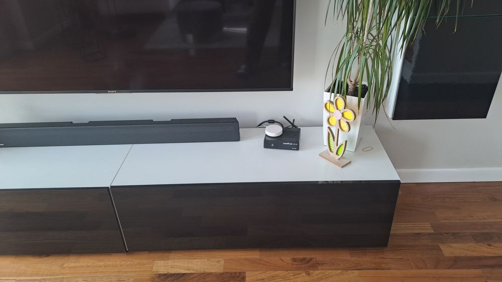 Meble do salonu białe z czarnym połyskiem