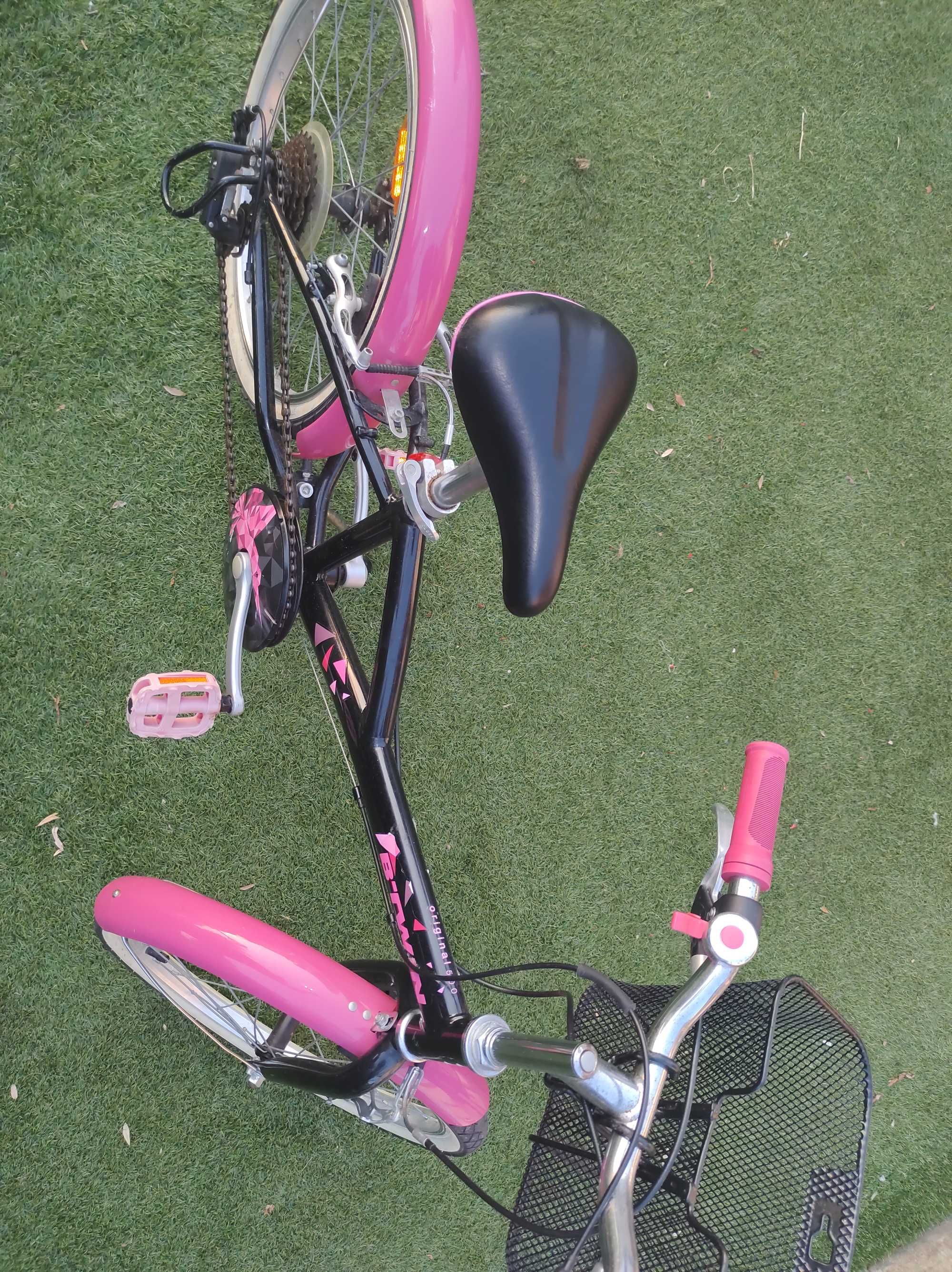 Venda bicicleta menina cor de rosa e preta, com mudanças .