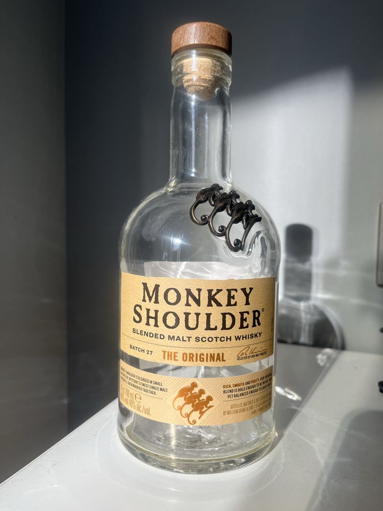 Пусті пляшки з-під віскі Jack Daniels, Jim Beam, Ballantine’s
