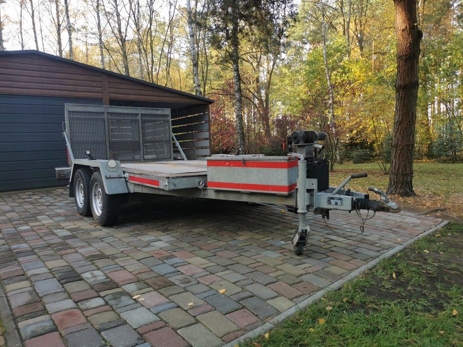 Przyczepa mini koparka maszyny budowlane.