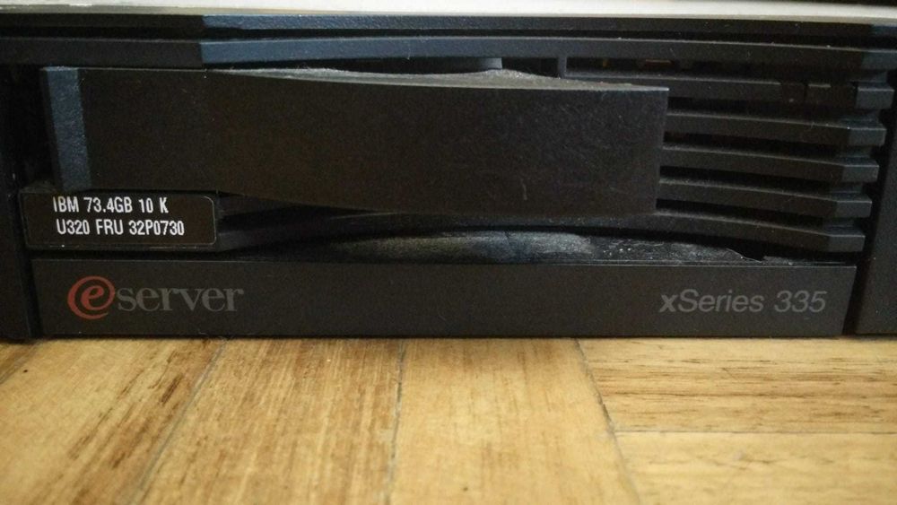 Servidor Rack IBM xSeries 335