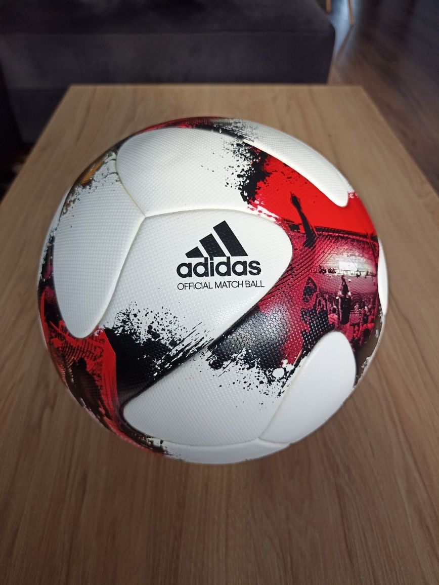 Piłka Adidas z podpisem Błaszczykowskiego