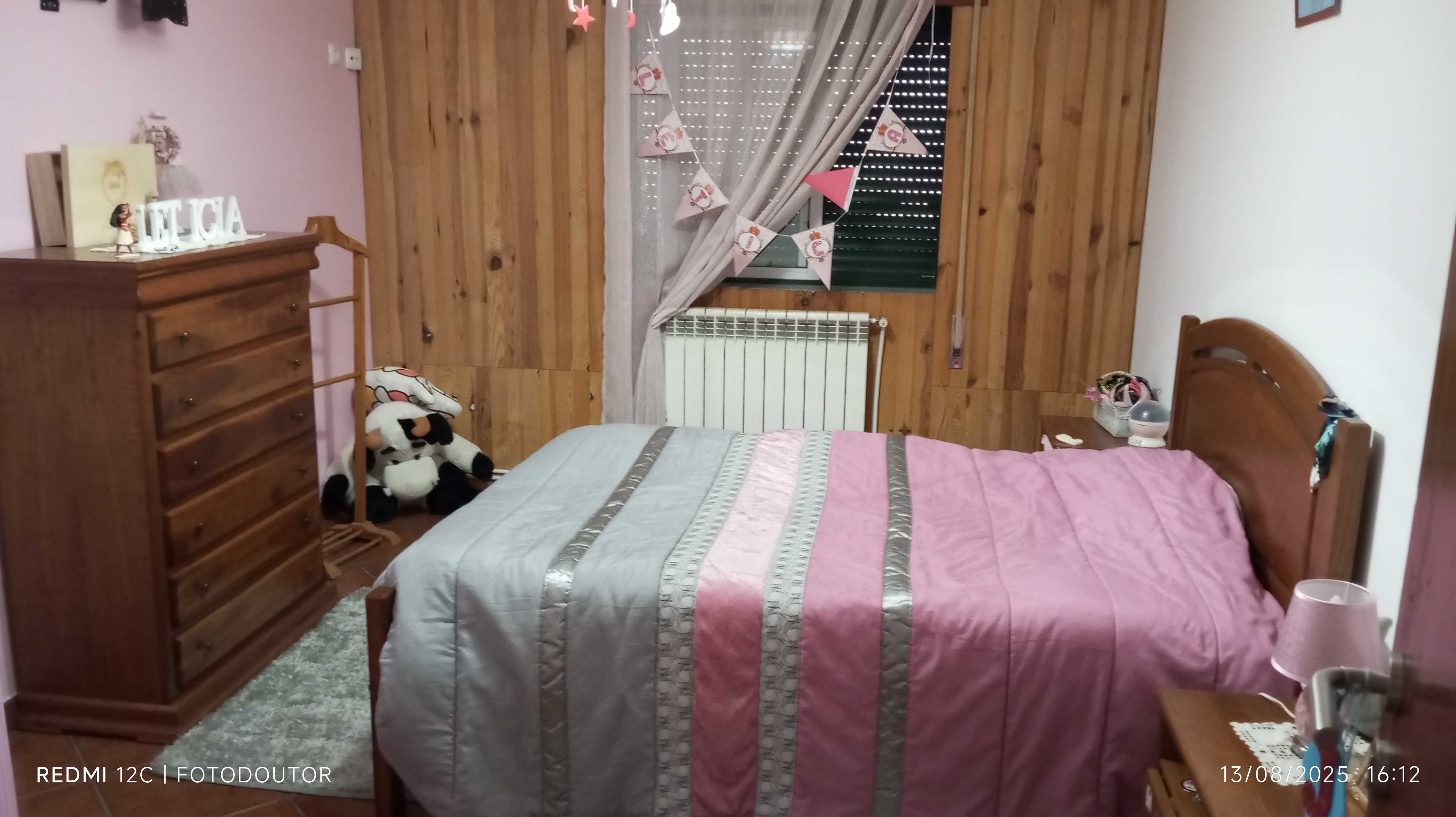 Vende-se em Trancoso, casa T4, Bairro Sta. Luzia