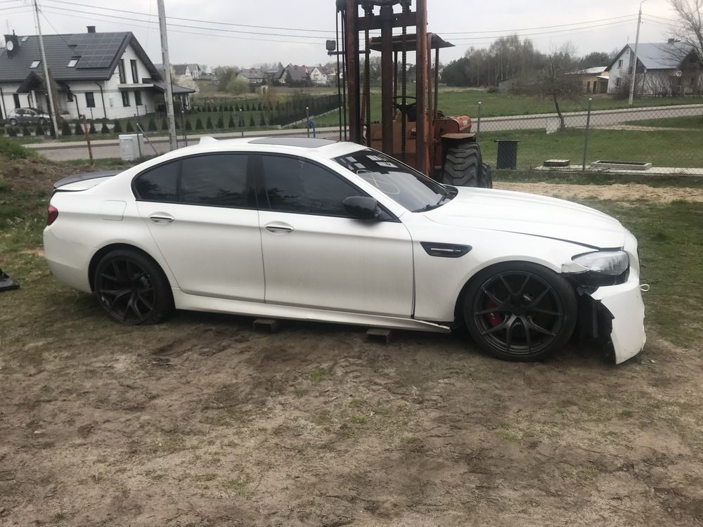 Bmw m5 2013 uszkodzony