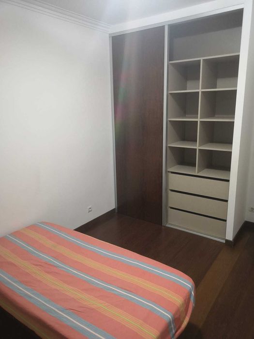 Quarto para Arrendar  - Solteiro
