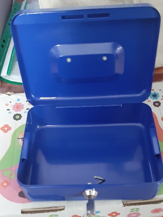 Kasetka metalowa na pieniądze niebieska z kluczykiem