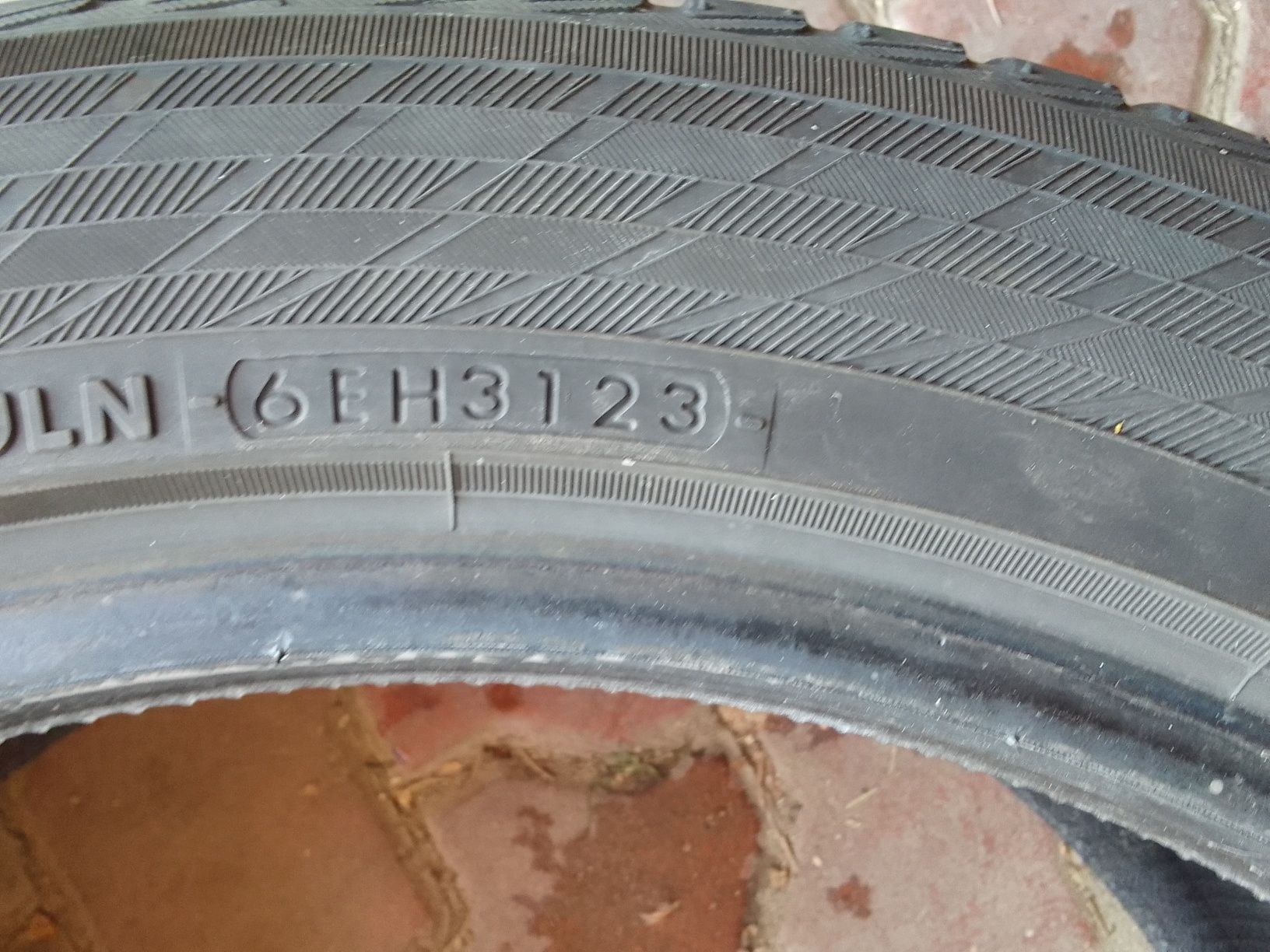 Opona zimowa 245/45r19 YOKOHAMA 2023r