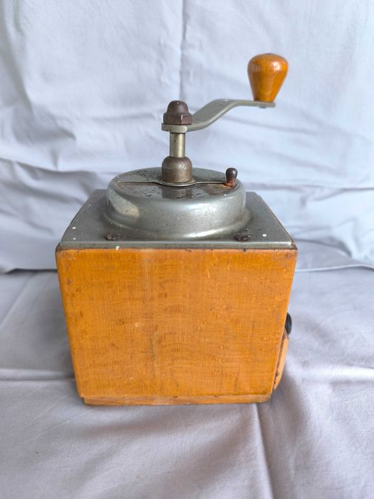 Moinho de café antigo Peter Diennes