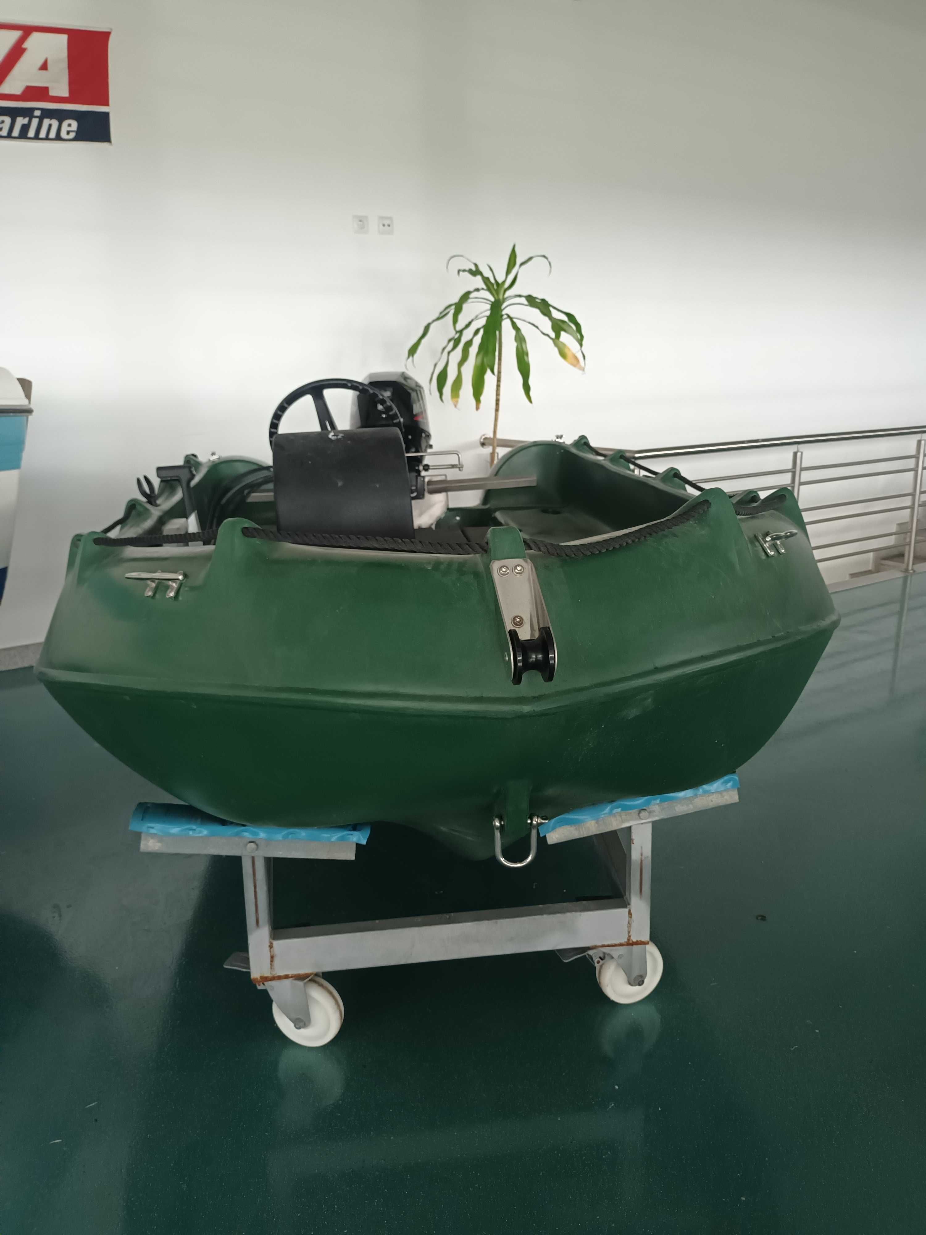 BARCO WHALY 310 Com o motor MERCURY 15HP 4T. EFI ELPT