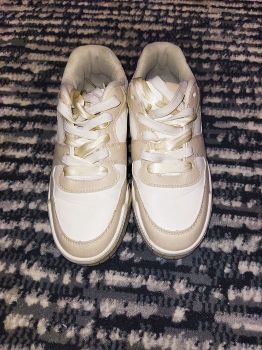 Кроссовки (стелька 22,5см)