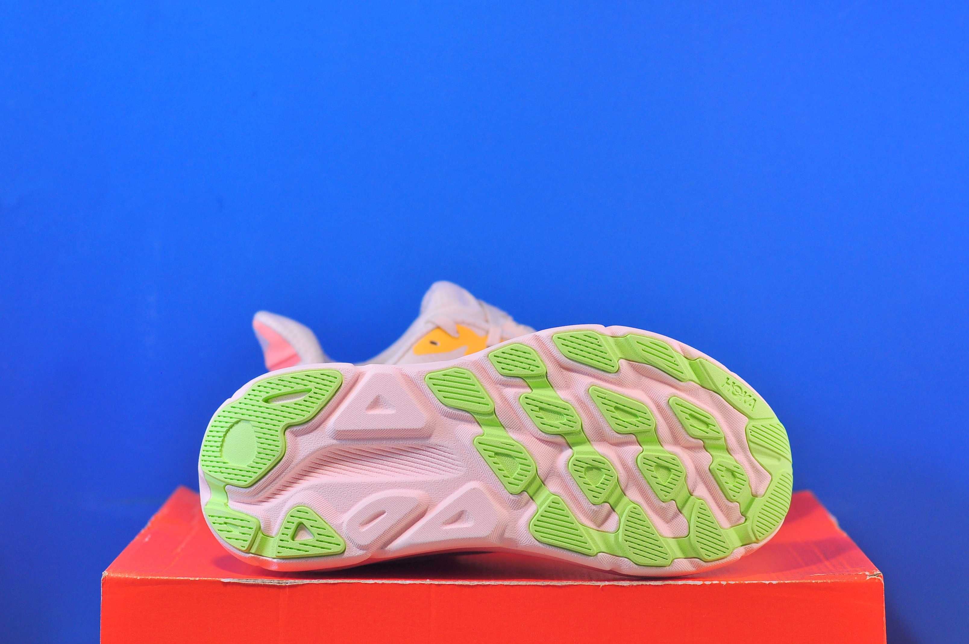 Кросівки Hoka Clifton 9 Wide 'Vanilla Astral', Challenger ATR 7 Mock