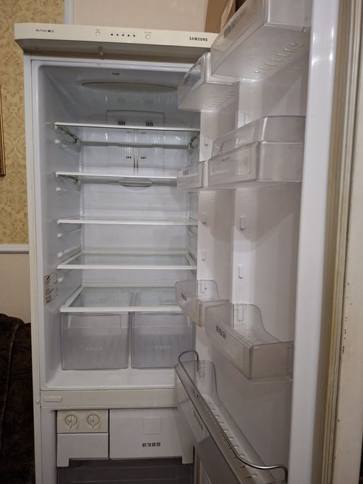 Холодильник Samsung RL39SBSW