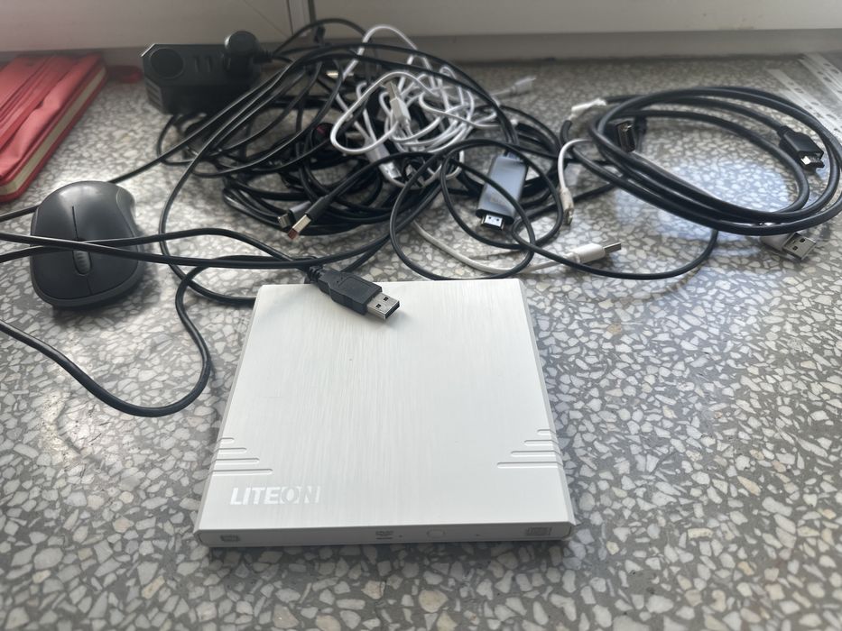 Kable usb nagrywarka  , mysz bezprzewodowa logitech wszystko co na zdj