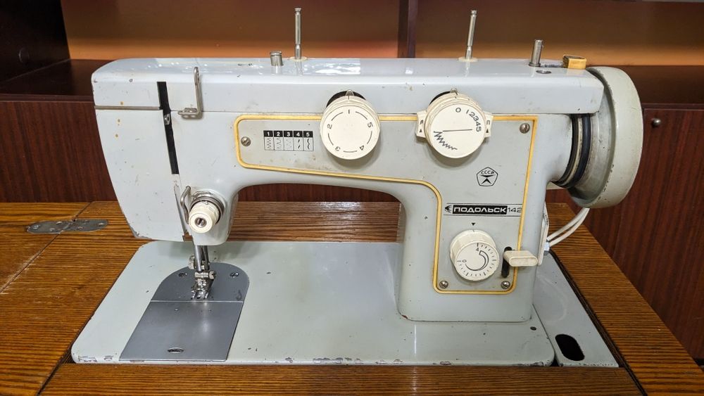 Швейная машинка "Подольск 142"