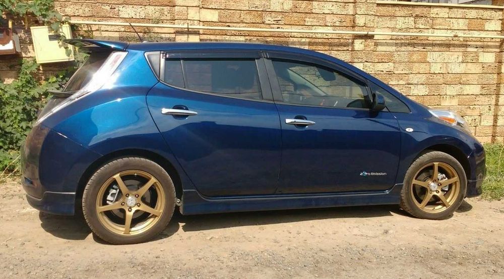 Тюнінг Nissan Leaf Nismo спойлер пороги клики накладки