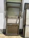 Porta aluminio castanho, com aro, com fixo em cima. 226 x 92
