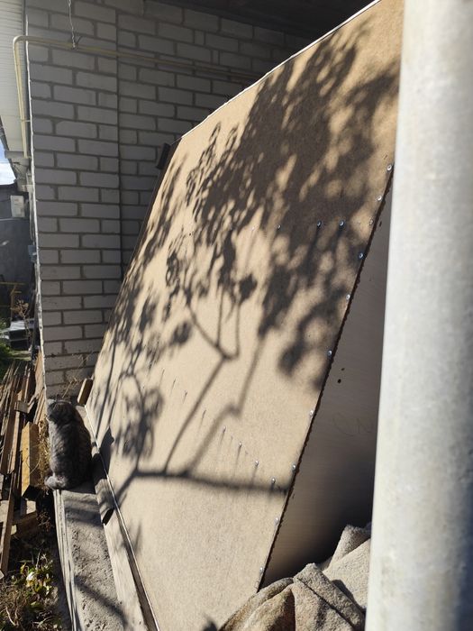 Ліжко євро розміру з матрацом і нішею.. Вставки еко-шкіра.