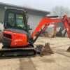 Aluga-se miniretroescavadora Kubota U27