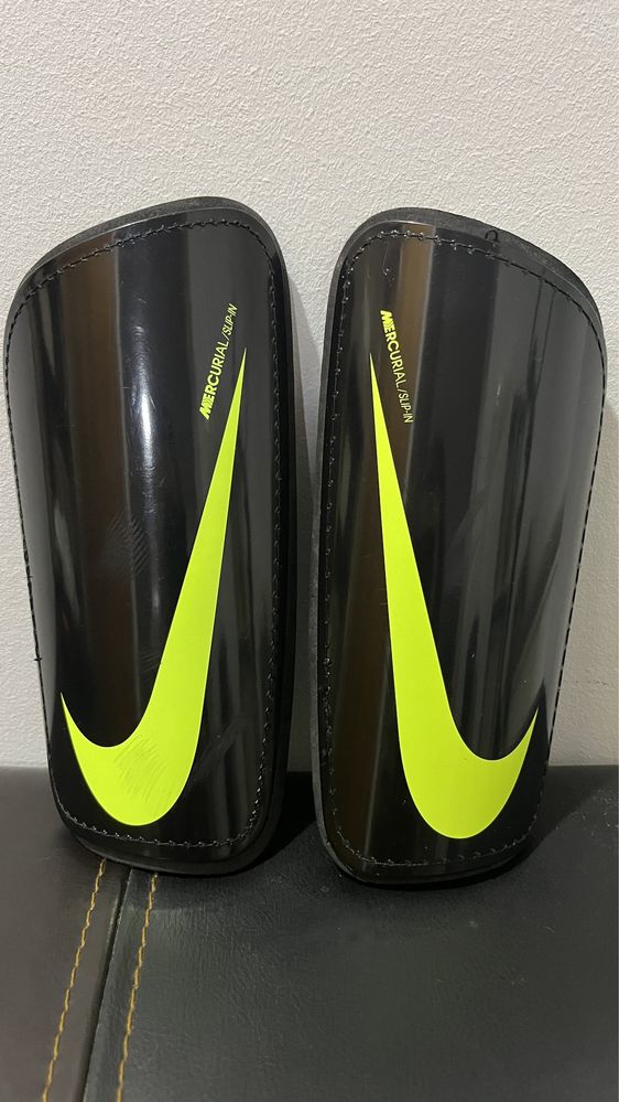 Caneleiras Nike Mercurial