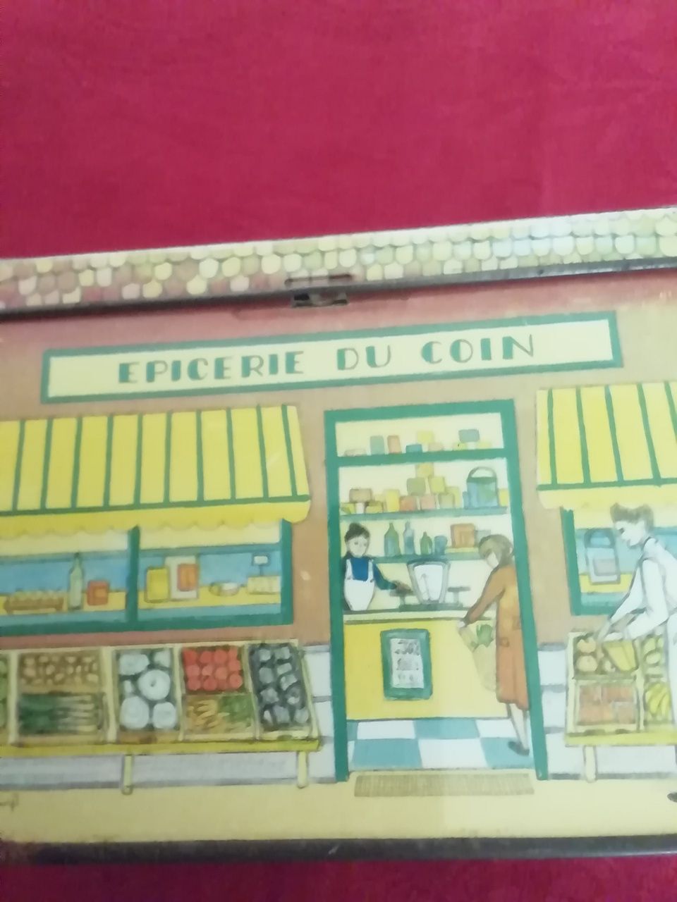 Lata antiga, vazia