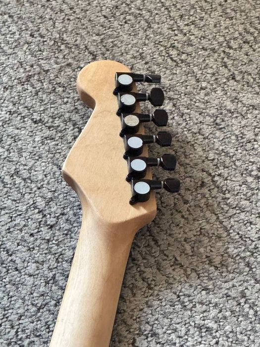 Нова електрогітара