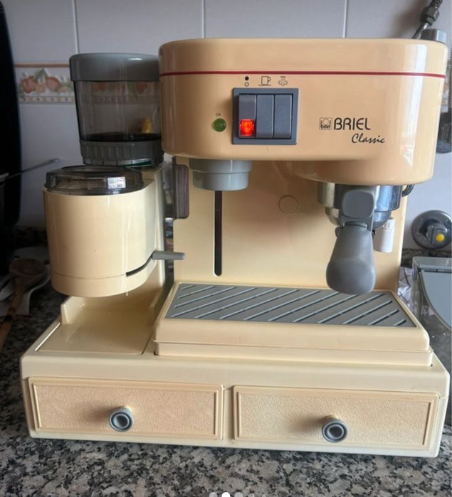 Maquina de café com moedor