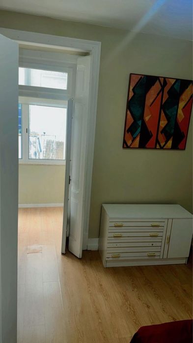 Quarto para arrendar na graça a 10 minutos da estaçao santa polonia