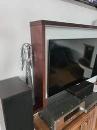 Półka drewniana nad telewizor