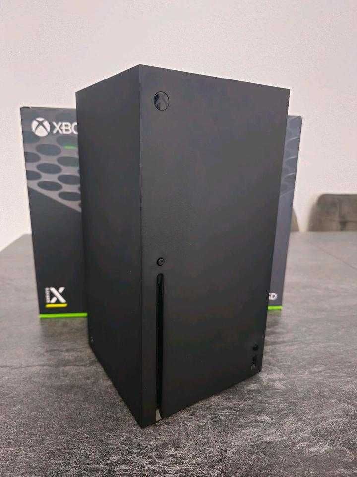 Konsola Xbox Series X 1 TB, 3 kontrolery, gry i słuchawki