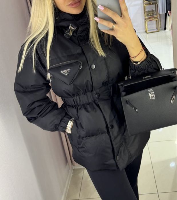 Чорна куртка з капюшоном жіноча бренд